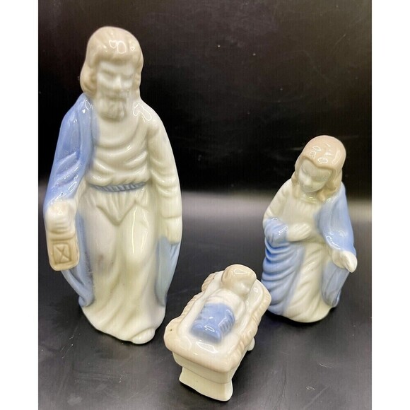 Vintage NATIVITY HOLY FAMILY Joseph,Mary,Baby Jesus Set in Blue and White Taiwan - Picture 2 of 6